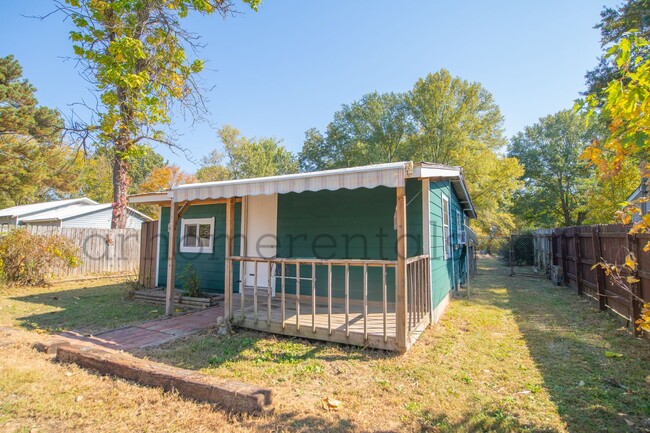 Building Photo - 10 Stamps Ln