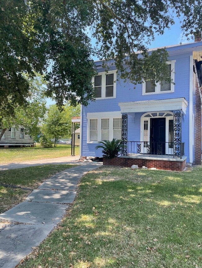 Building Photo - 2717 4th St