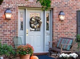 Foto del edificio - 104 Smithfield Ct