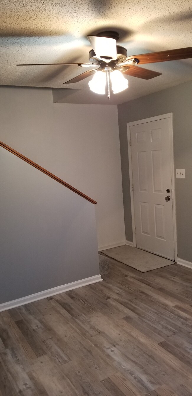 Living Rm cont - 4909 Stratford Ln