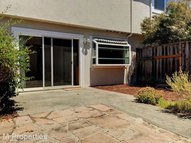 Building Photo - 2 br, 2.5 bath House - 1036 Grebe Street