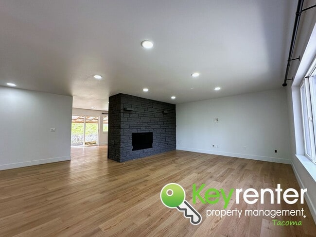Building Photo - Completely Remodeled 5 Bed 3 Bath Home
