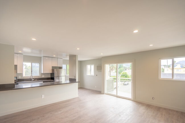 Building Photo - 6556 Lamirada Ave