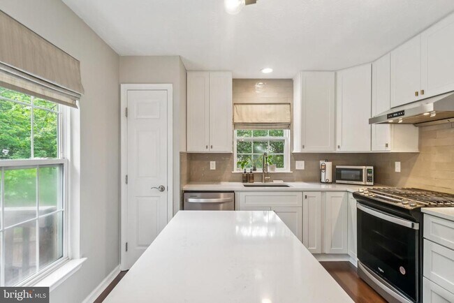 Foto del edificio - 9525 Oakhurst Dr