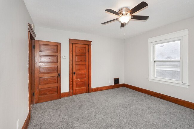 Foto del edificio - 1025 W 23rd St