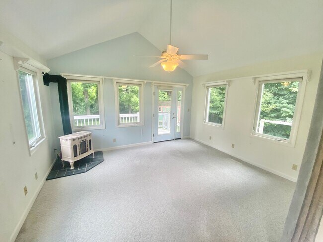 Foto del edificio - 3 Bedroom 1 Bathroom House New North End N...