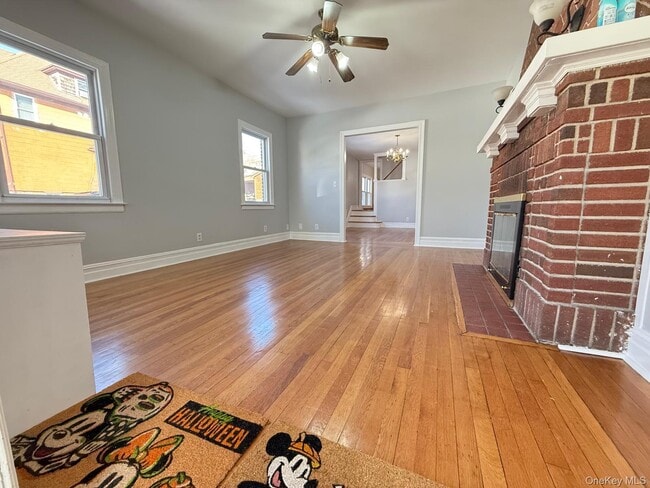 Building Photo - 7 Flower St