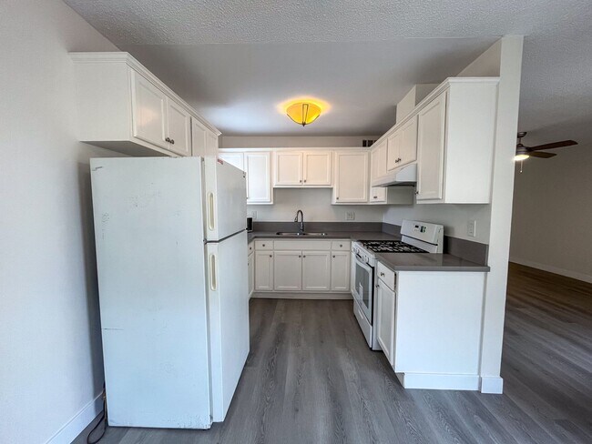 Foto del interior - 2 bed / 2 bath • parking • laundry •  pati...