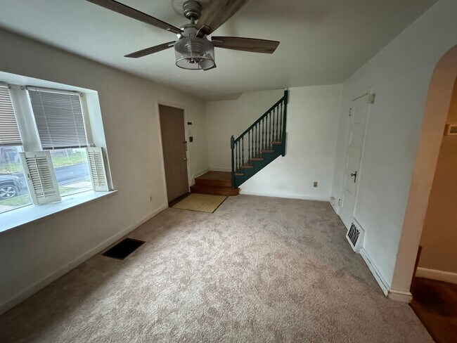 Building Photo - Single Family Home