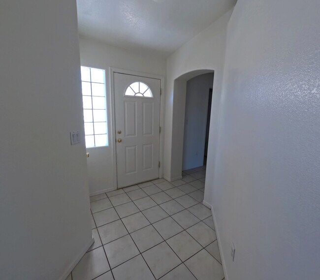 Foto del edificio - 2112 E Desert Lakes Dr