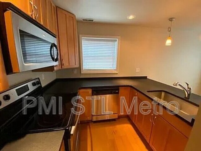 Foto del edificio - 610 Forest Ct