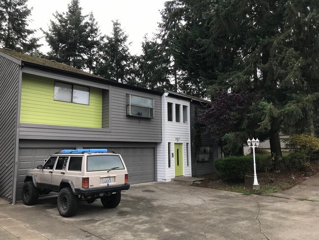 Building Photo - 3923 S Tyler St
