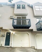 Building Photo - 239 Glen St