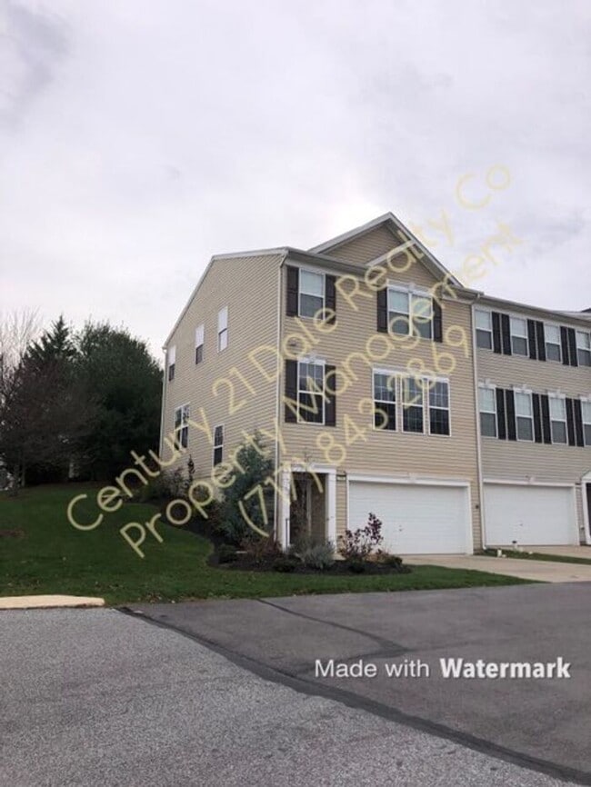 Building Photo - Beautiful 4 Bedroom End Row Townhome in Ir...