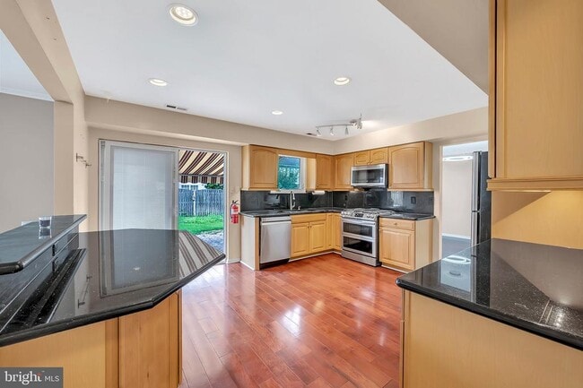 Building Photo - 30 Barton Way