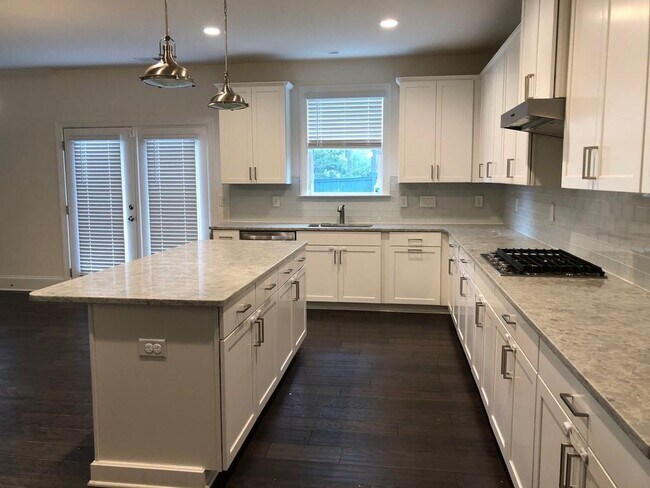 Building Photo - 785 Belerose Ln
