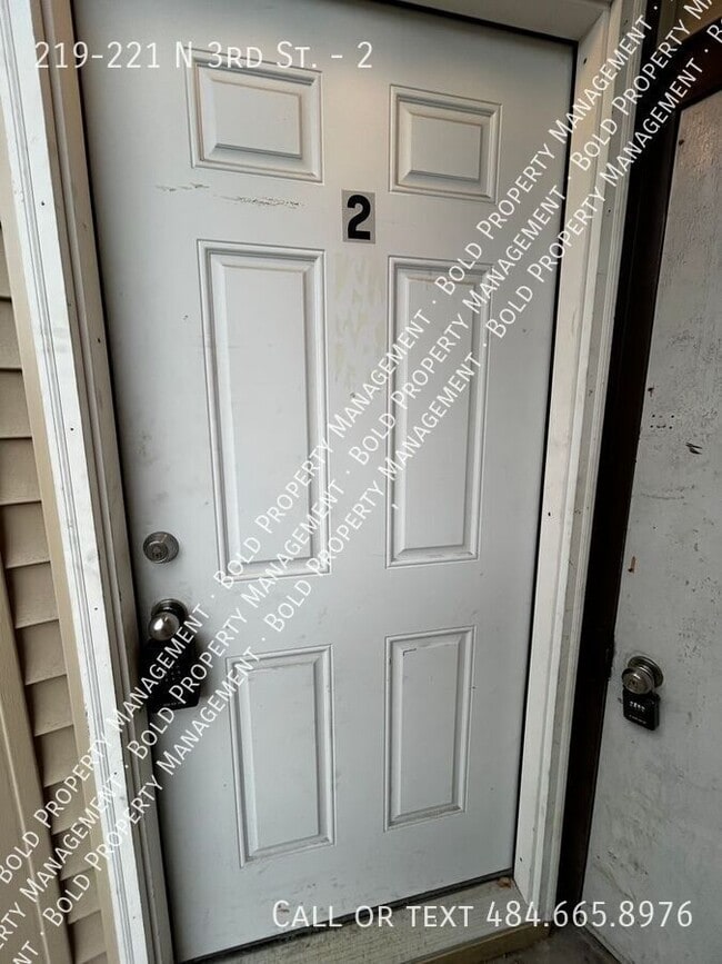Foto del edificio - 219-221 N 3rd St.-2