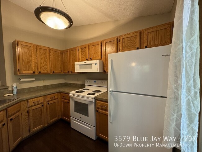 Foto del edificio - 3579 Blue Jay Way