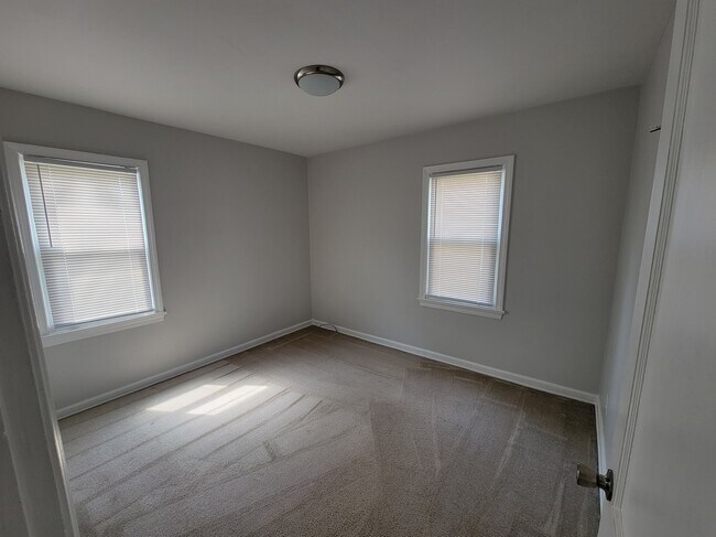 Foto del edificio - 128 Woolf Ave