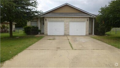 Building Photo - 501 Tablerock Cir
