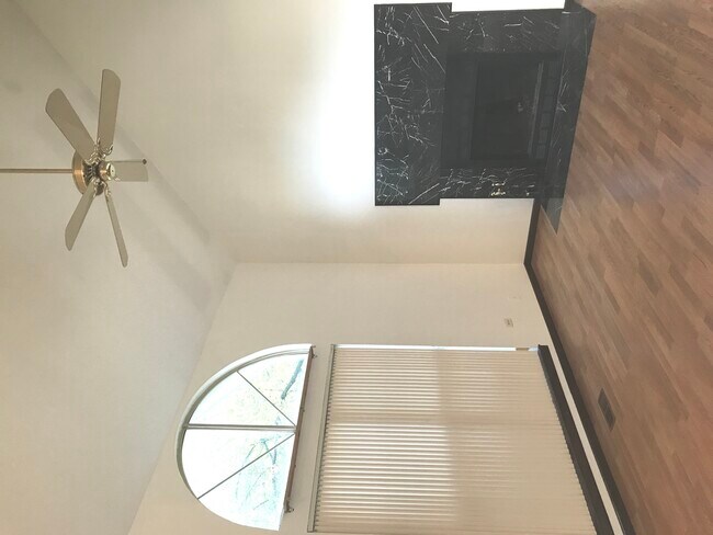 Foto del edificio - 1040 N Knollwood Dr