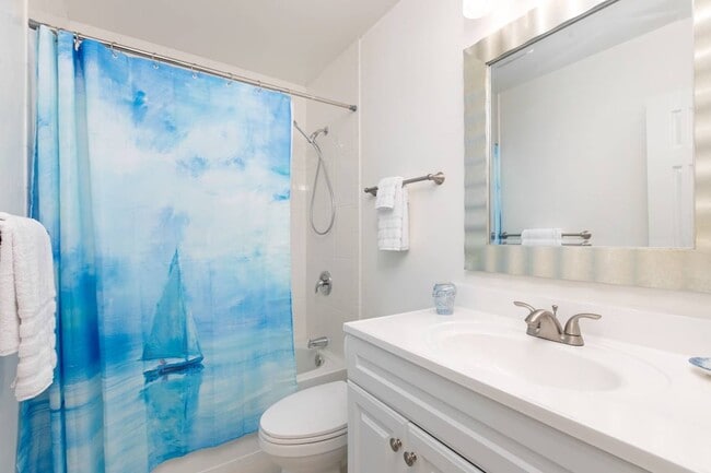 Building Photo - Del Rey Apartments