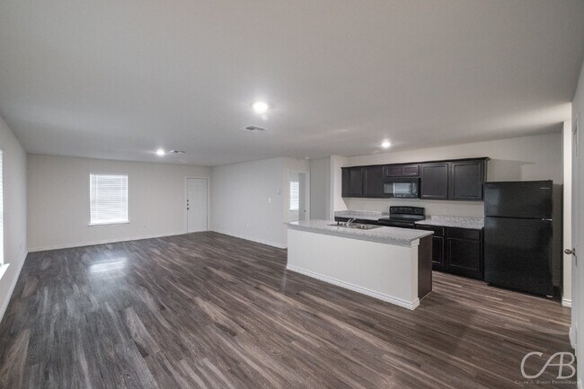 Foto del edificio - For Lease