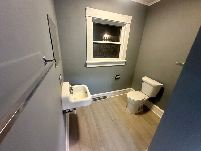 Building Photo - 1728 S 7th St