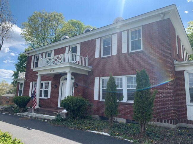 Building Photo - 210 Loudon Rd