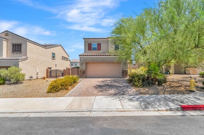 Building Photo - Effortless Living in the Heart of Henderson!