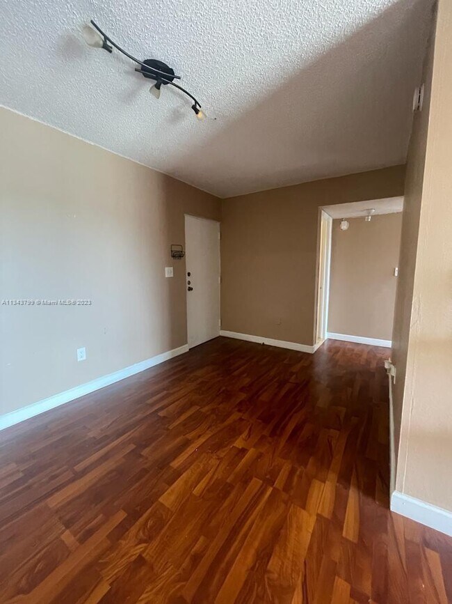 Foto del edificio - 8950 NE 8th Ave