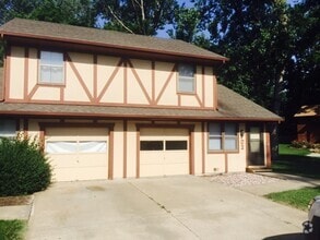 Building Photo - 704 S 40th St