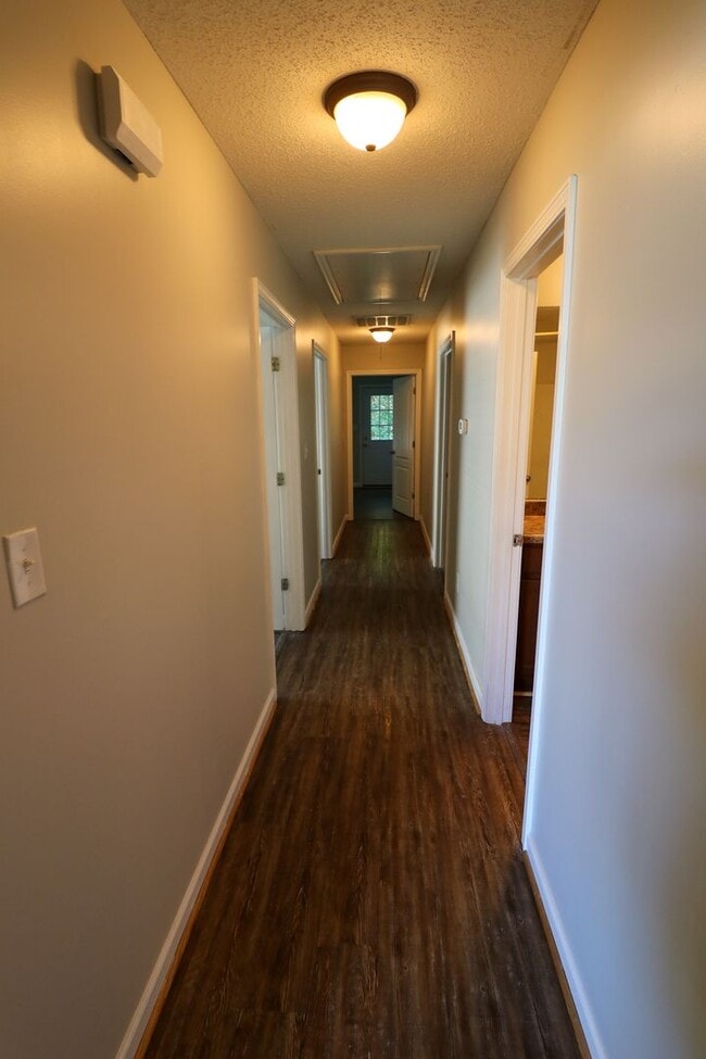 Building Photo - Lincoln Triplex