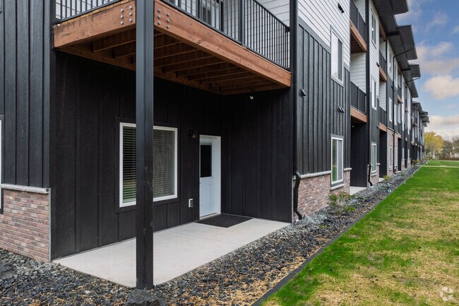 Patio con salida al exterior - Northern Lights Bldg. 01