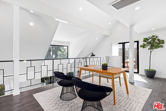 Building Photo - 8755 Shoreham Dr