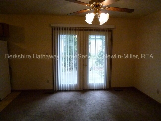 Building Photo - Country Walk Estates - Pets Welcome!*