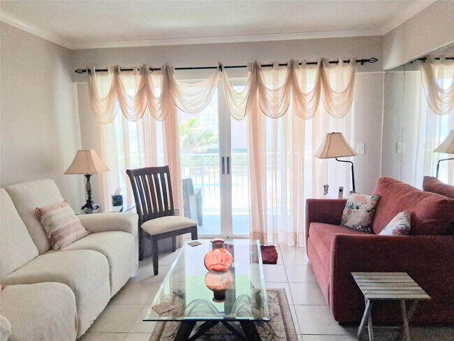 Foto del edificio - 1035 Hillsboro Mile