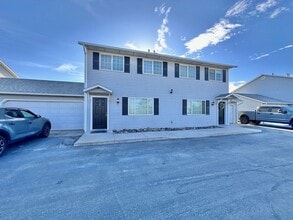 Building Photo - 1590 Dustin Cir