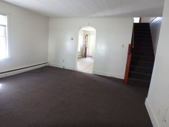 Building Photo - 119 Montour St N