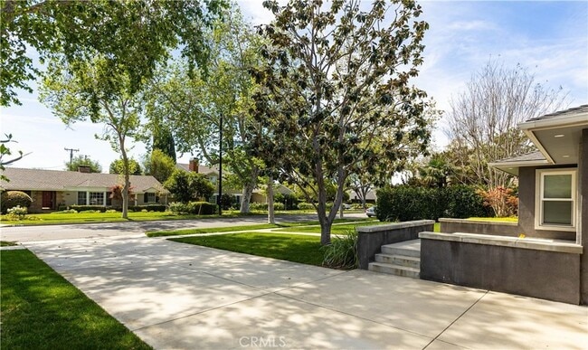 Building Photo - 933 W Riviera Dr