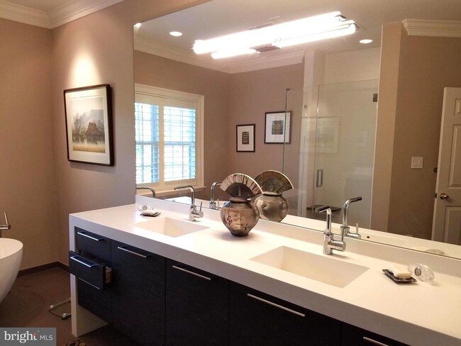 Foto del edificio - 2003 Mayfair McLean Ct