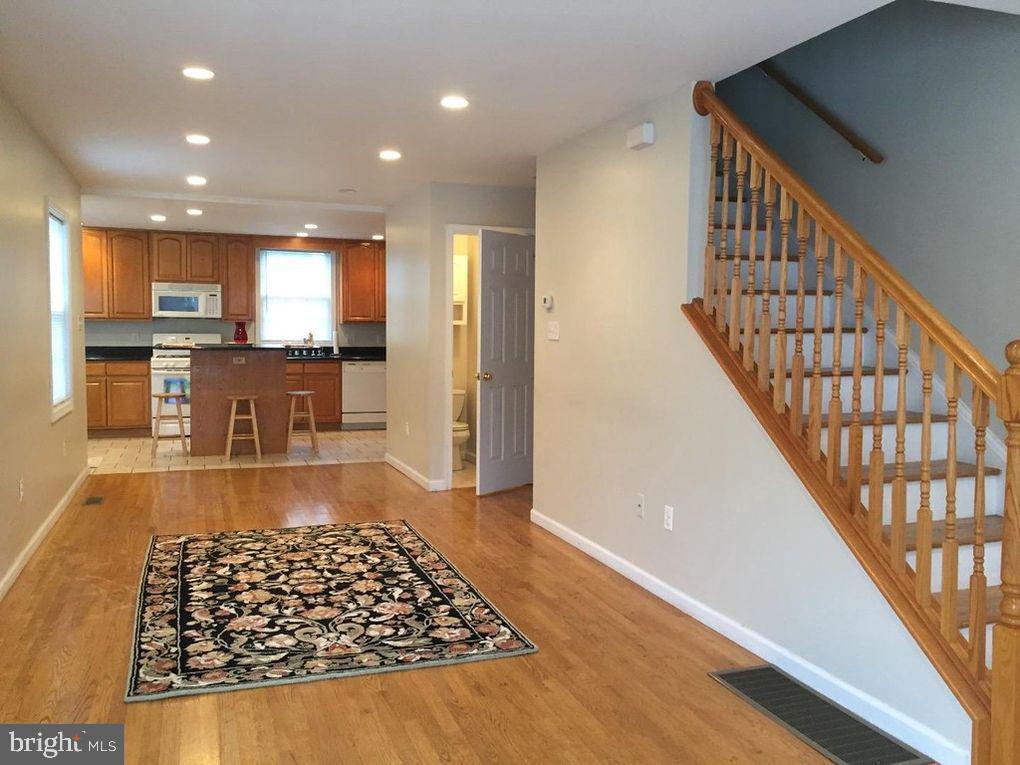 Foto principal - 449 Parker Ave
