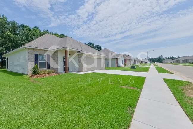 Building Photo - 105 Rainfall Ln