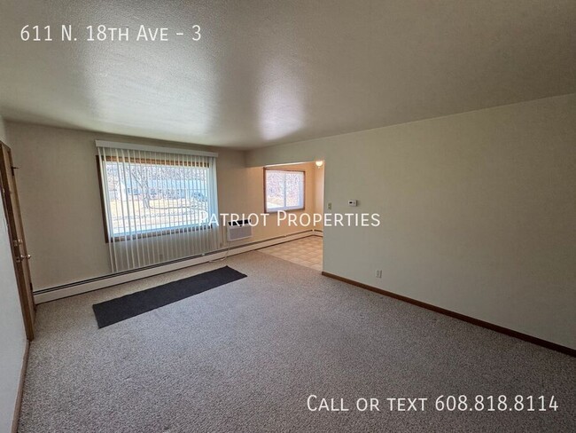 Foto del edificio - 2 Bedroom/ 1 Bathroom in West Bend, WI