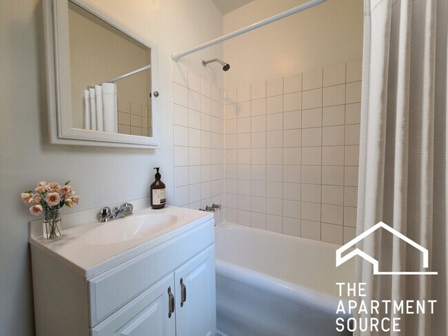 Foto del edificio - 4635 N Paulina St