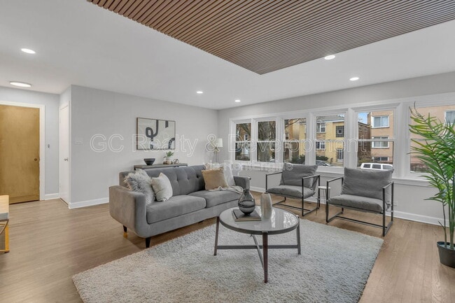 Building Photo - 6304 N Troy St