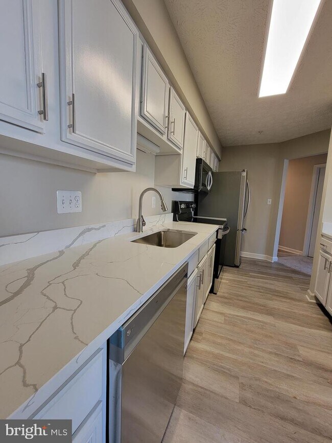 Foto del edificio - 6505 Springwater Ct