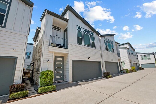 Building Photo - Stunning 3-Bedroom Modern Home with Elegan...