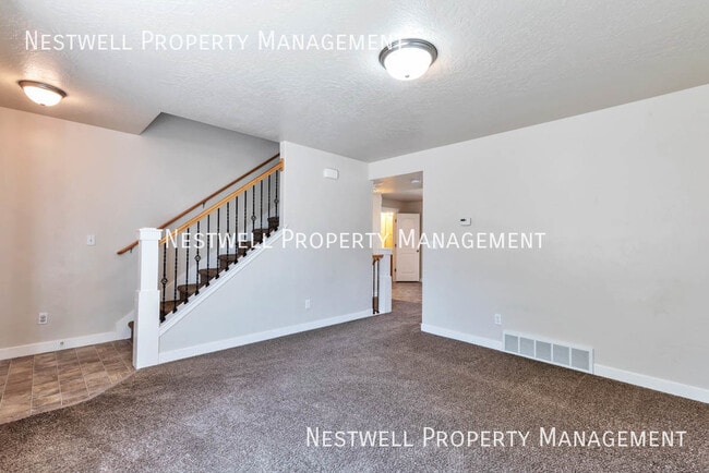 Building Photo - 1616 Village Ln