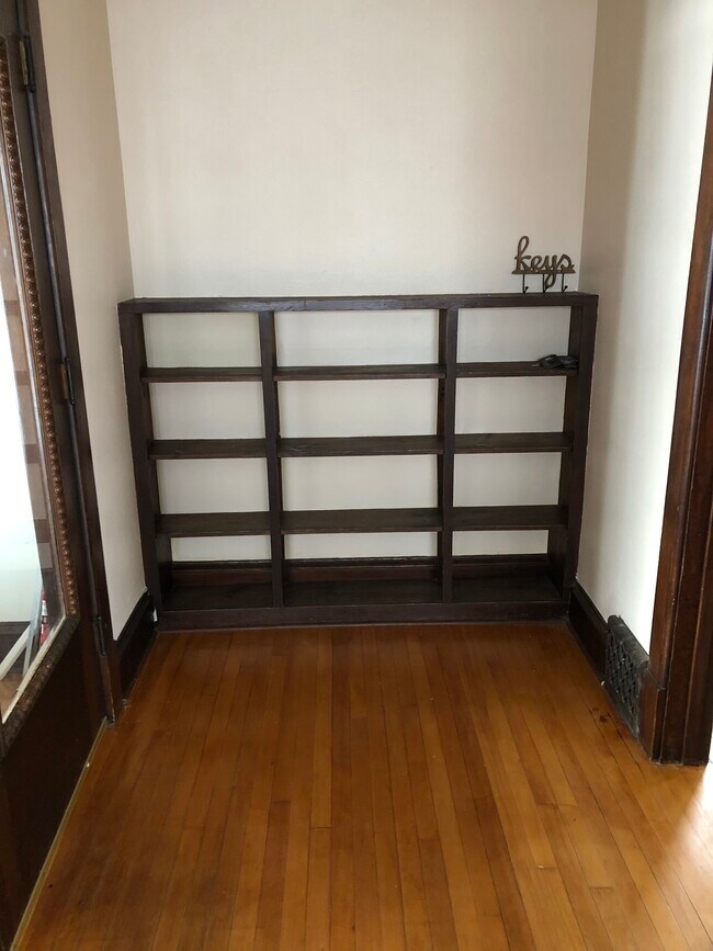 Entrada de la puerta principal - 810 Swift Ave